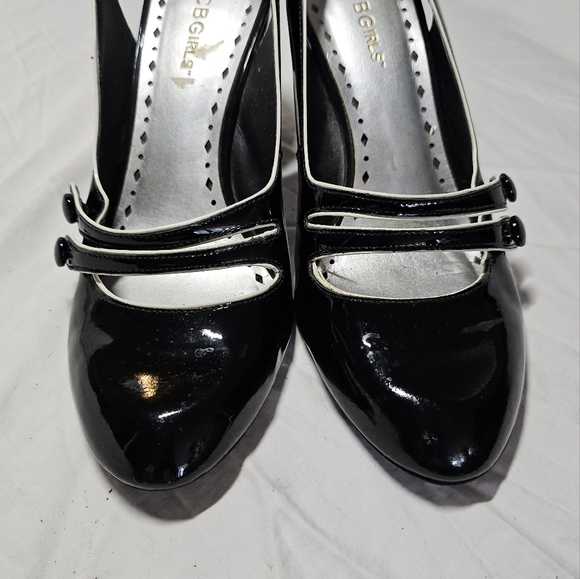 BCBG women's shoes - Picture 2 of 7